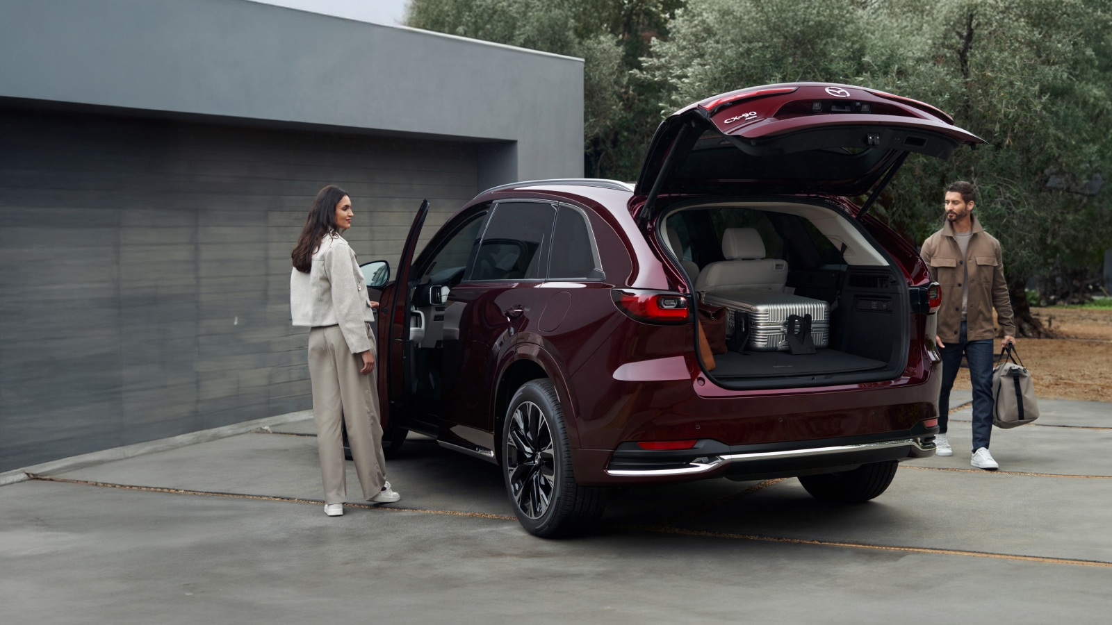 LUXURY / SPORT FEATURES